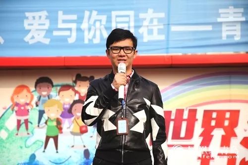 新华社等十几家主流媒体争相报道，方静老师携石头走进中小学校宣讲