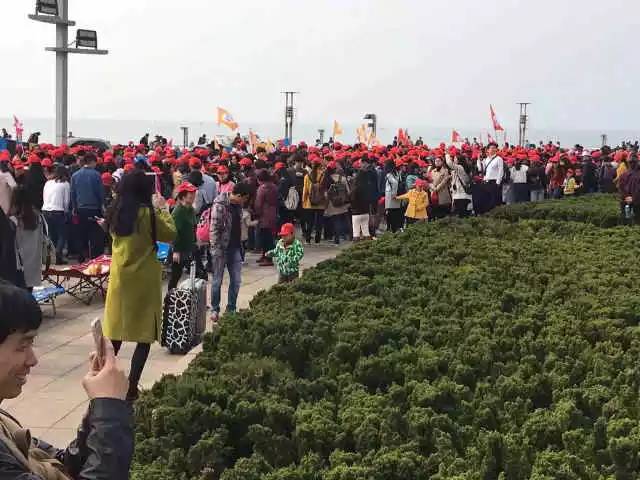 在一个蓝色的日子里  牵着蜗牛去看海看花吧