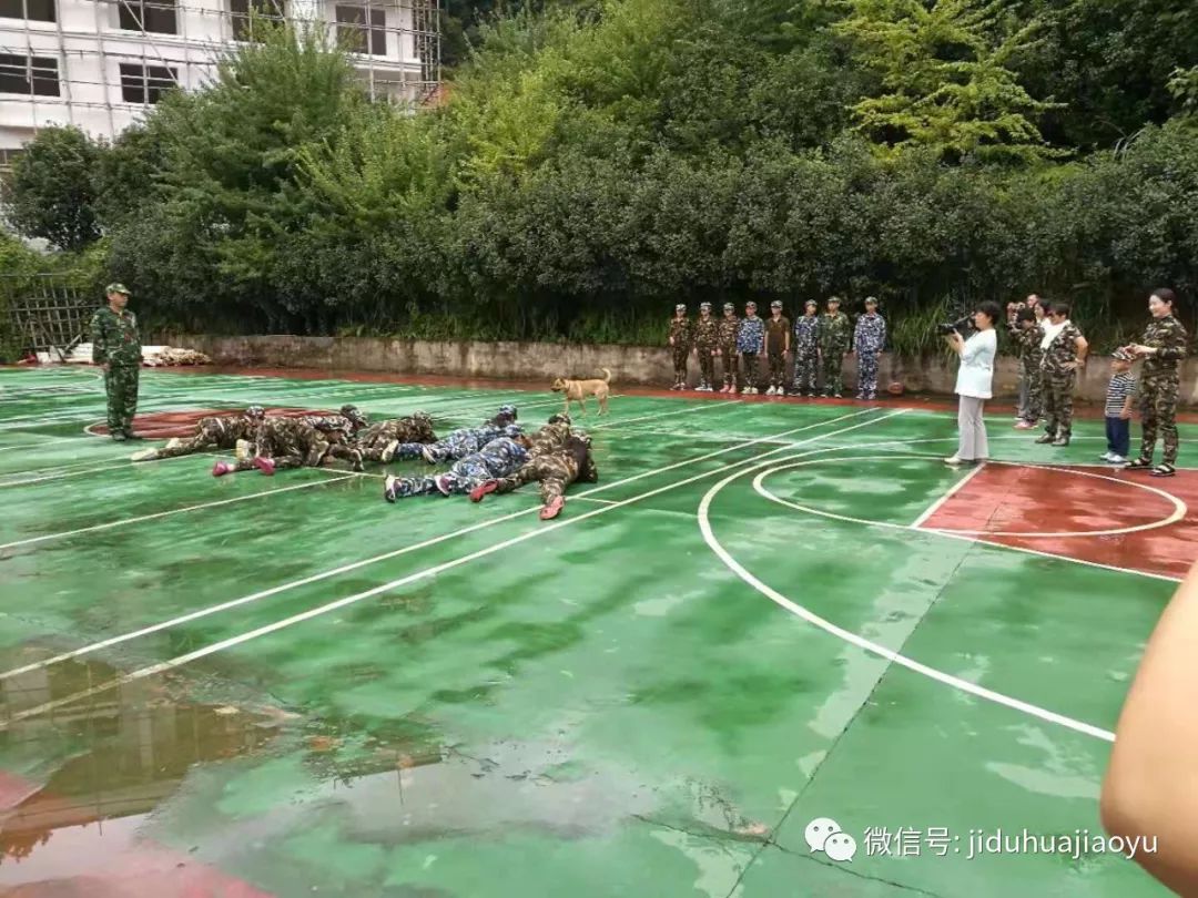 浅谈儿女的艰难教育