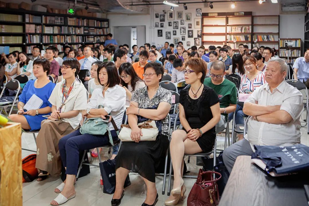 川大中文系毕业的樊阳兄，一边走路一边读书，写书，《行读中西的人文课》四册上新啦！