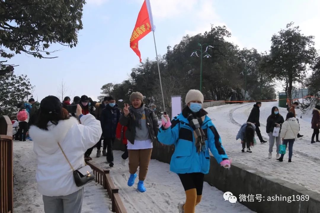 虫虫：和其他妈妈合力，给孩子创设一个环境，让她去完成一件不可能完成的任务