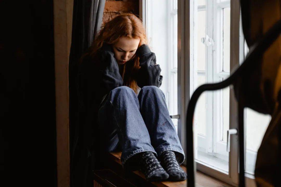 抑郁的七种主要症状，可以像哈拿一样仰望