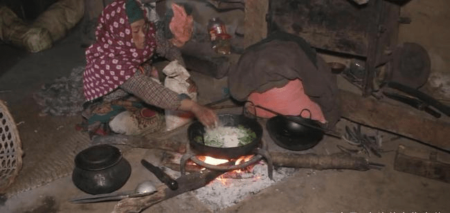 谦卑地去穷人家里吃饭